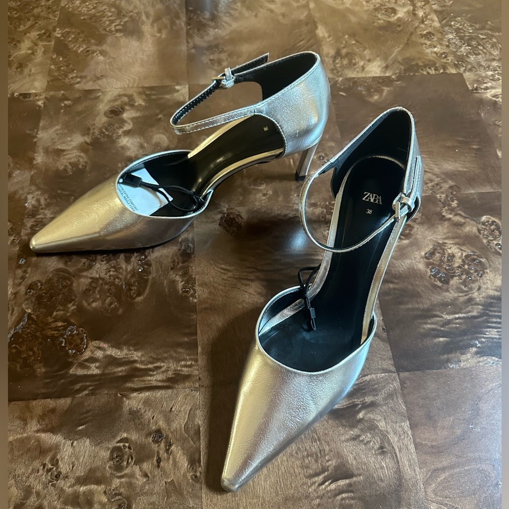 Brand new Zara metallic silver heels size 38 / US 7.5